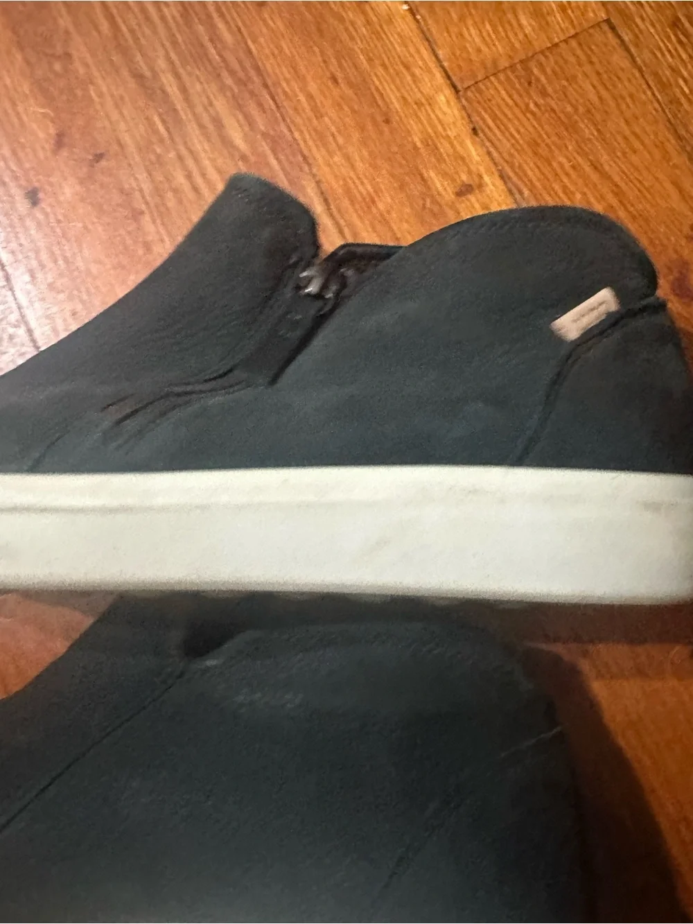 Ecco sleek slip